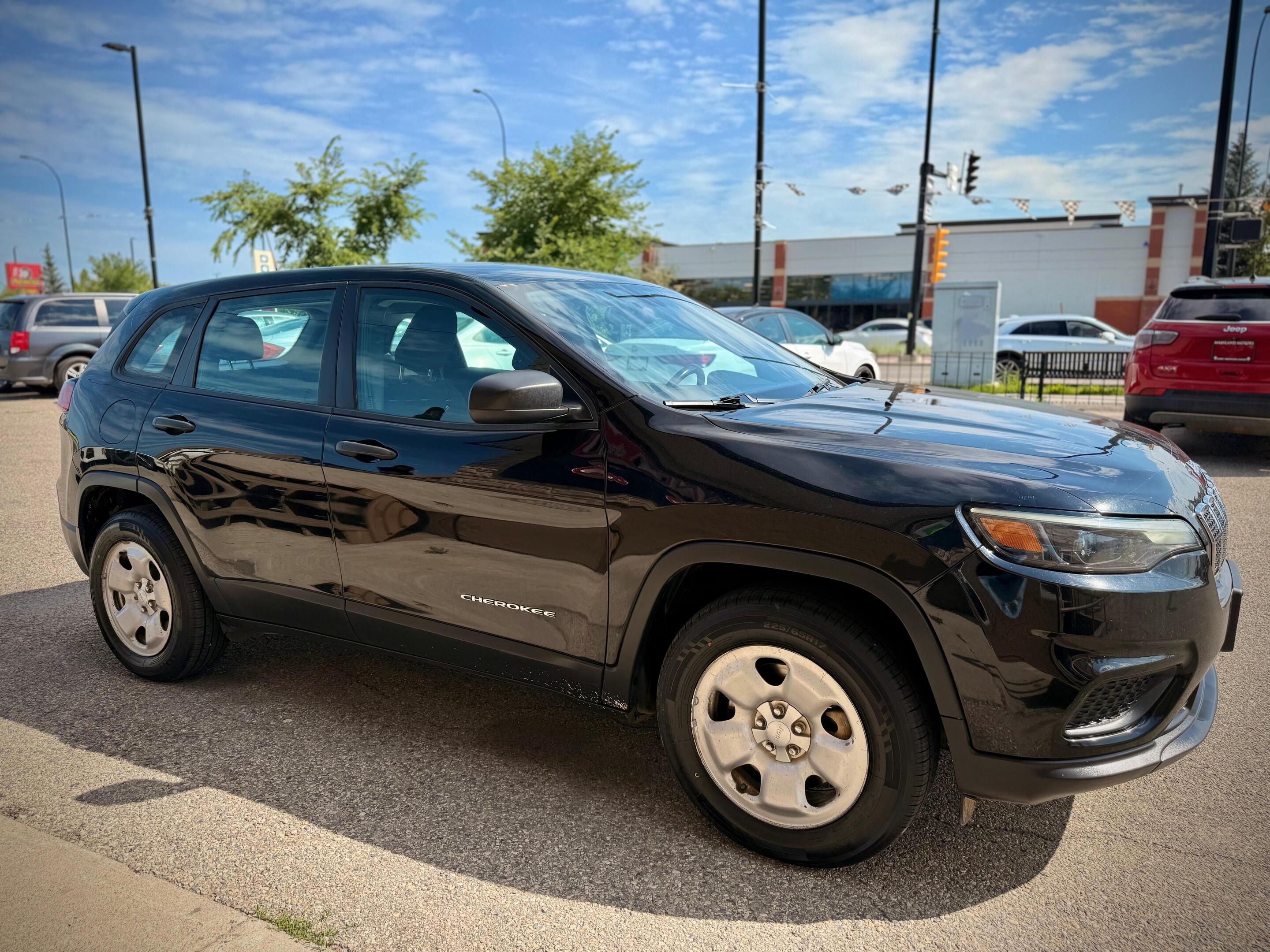 2019 Jeep Cherokee — view 3