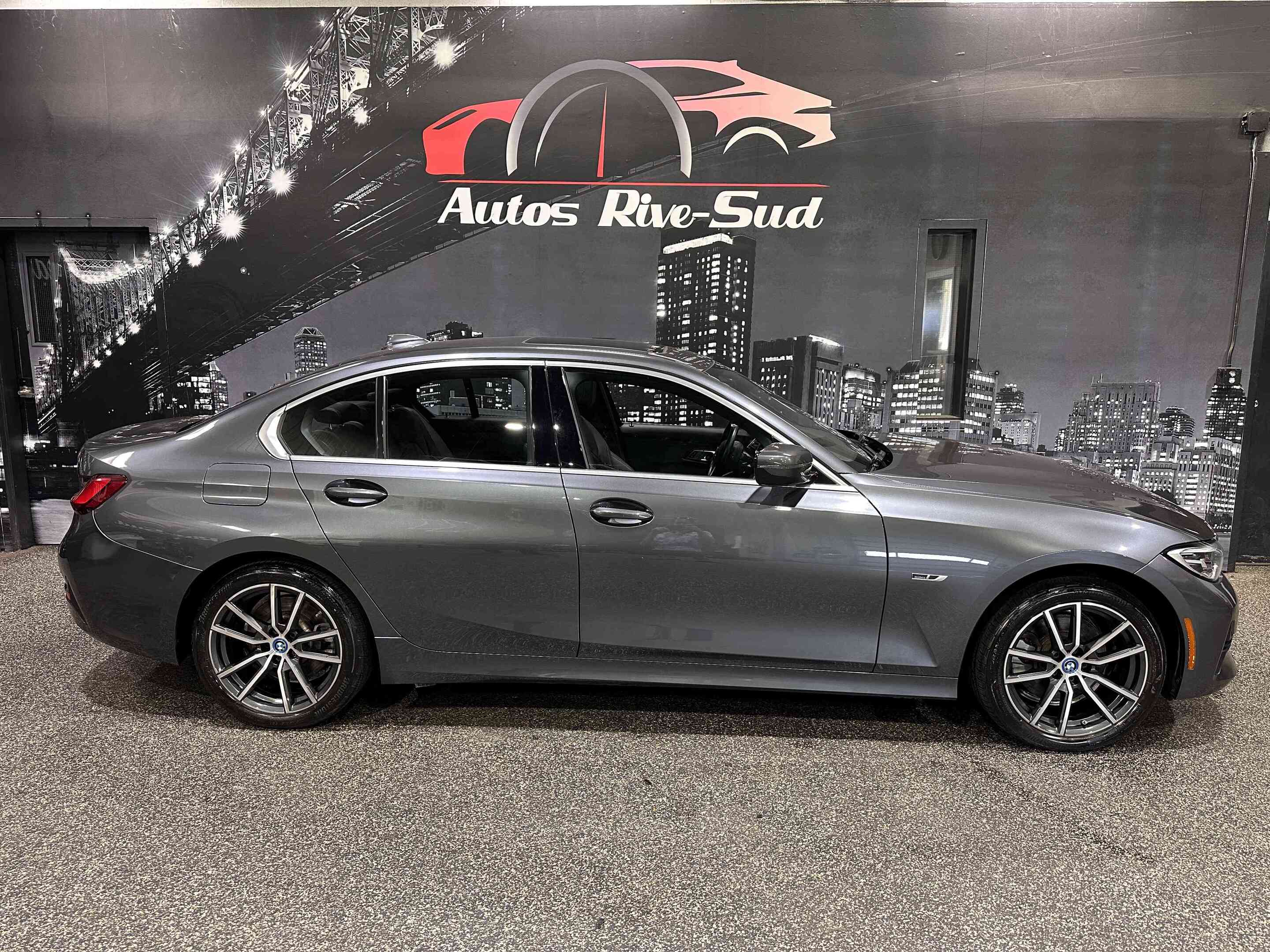 2022 BMW 3 Series 330e xDrive Plug-In Hybrid