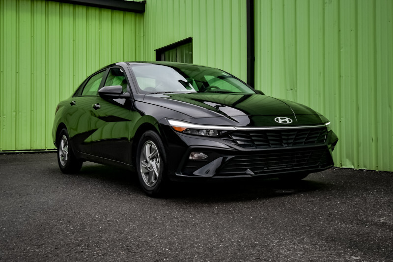 2025 Hyundai Elantra Essential   • LOW MILEAGE • HEATED SEATS 