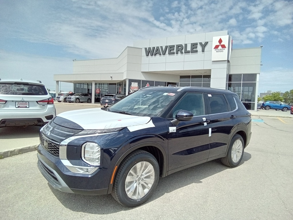 2025 Mitsubishi Outlander SE S-AWC | 2.5 L | Sunroof | Heated Steering Wheel