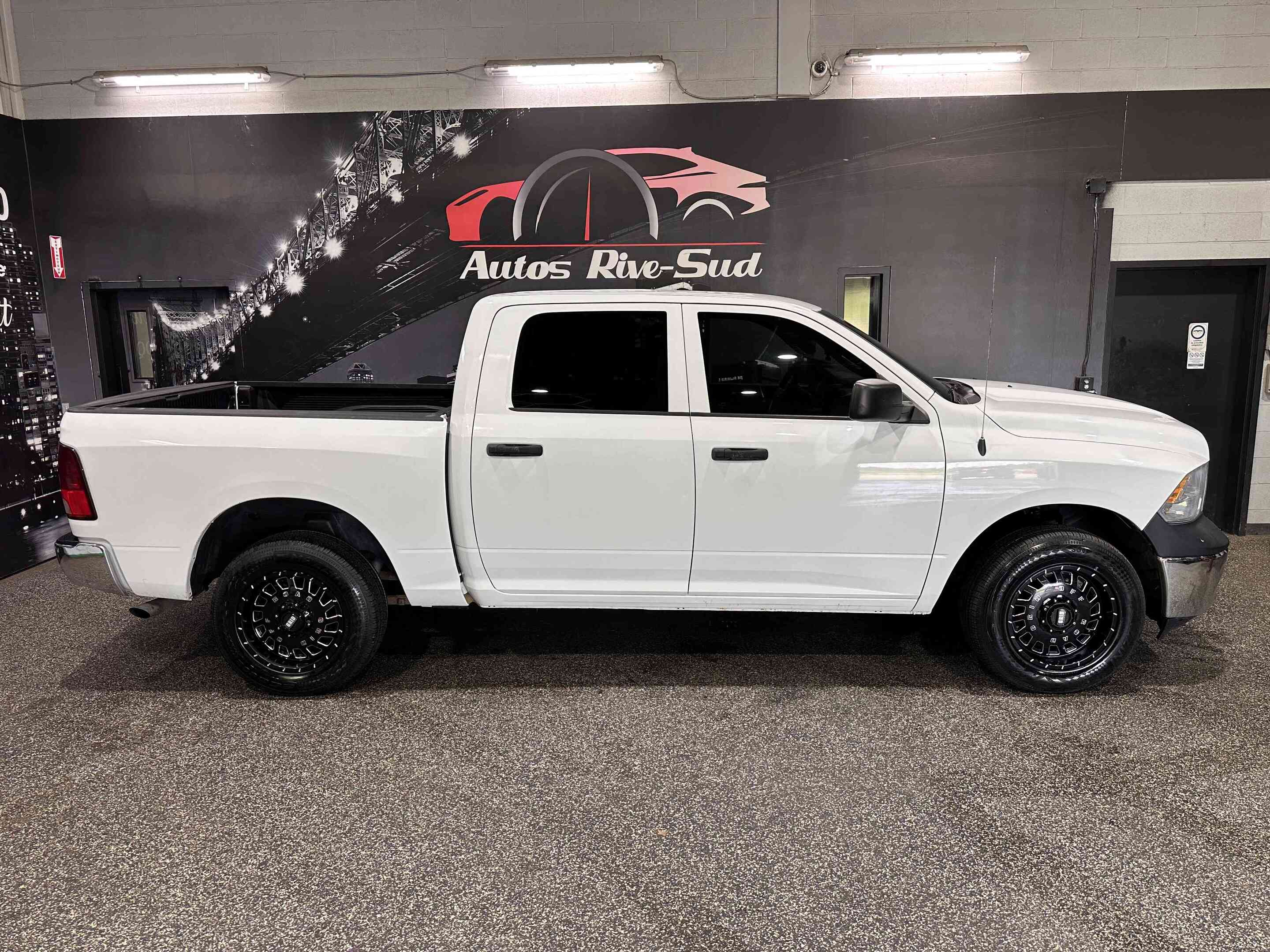 2017 Ram 1500 4WD Crew Cab 140.5  ST