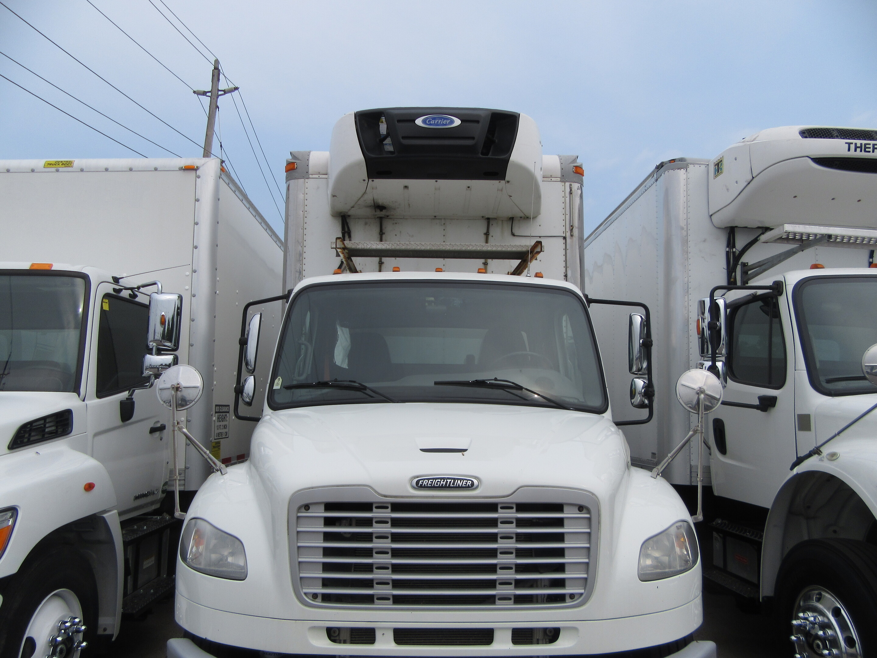 2019 Freightliner M2-106 DIESEL TANDEM AXLE 26 FT REEFER BOX CARRIER SUPRA