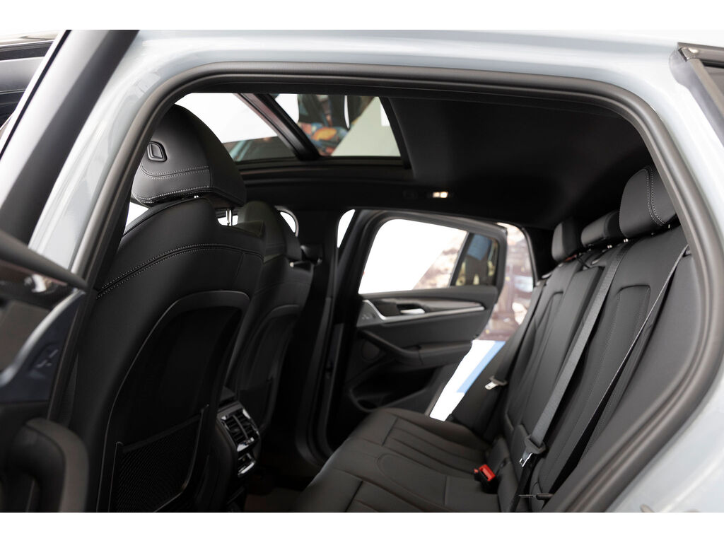 2024 BMW X4 xDrive30i, Vancouver, Cash