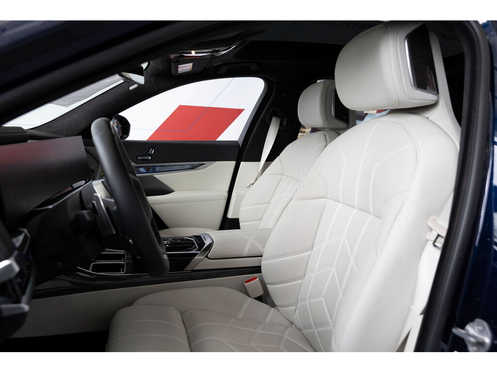 2024 BMW 760i xDrive, 温哥华, 全款车