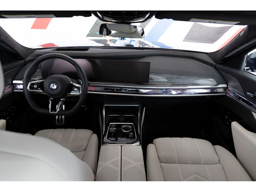 2024 BMW 760i xDrive, 温哥华, 全款车