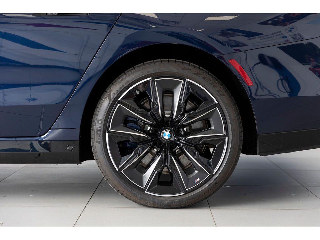 2024 BMW 760i xDrive, 温哥华, 全款车