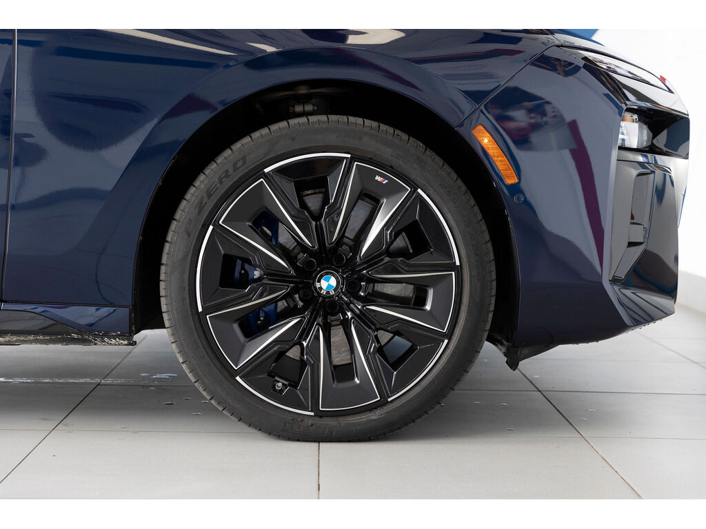 2024 BMW 760i xDrive, 温哥华, 全款车