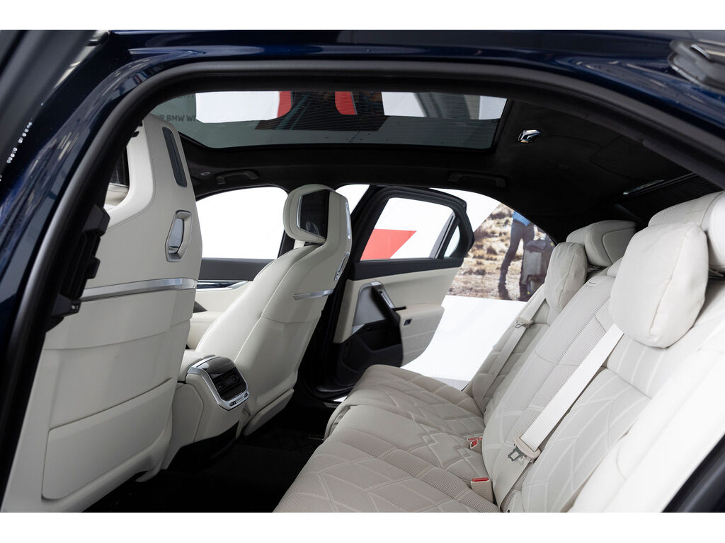 2024 BMW 760i xDrive, 温哥华, 全款车