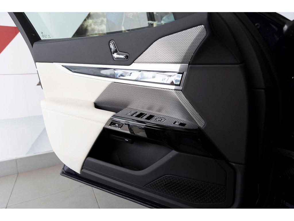 2024 BMW 760i xDrive, 温哥华, 全款车