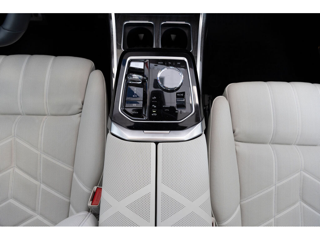 2024 BMW 760i xDrive, 温哥华, 全款车