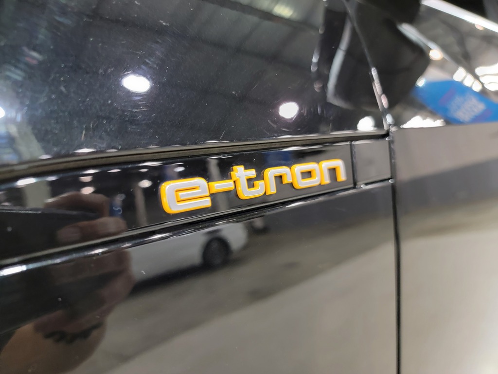 Audi e-tron 2019