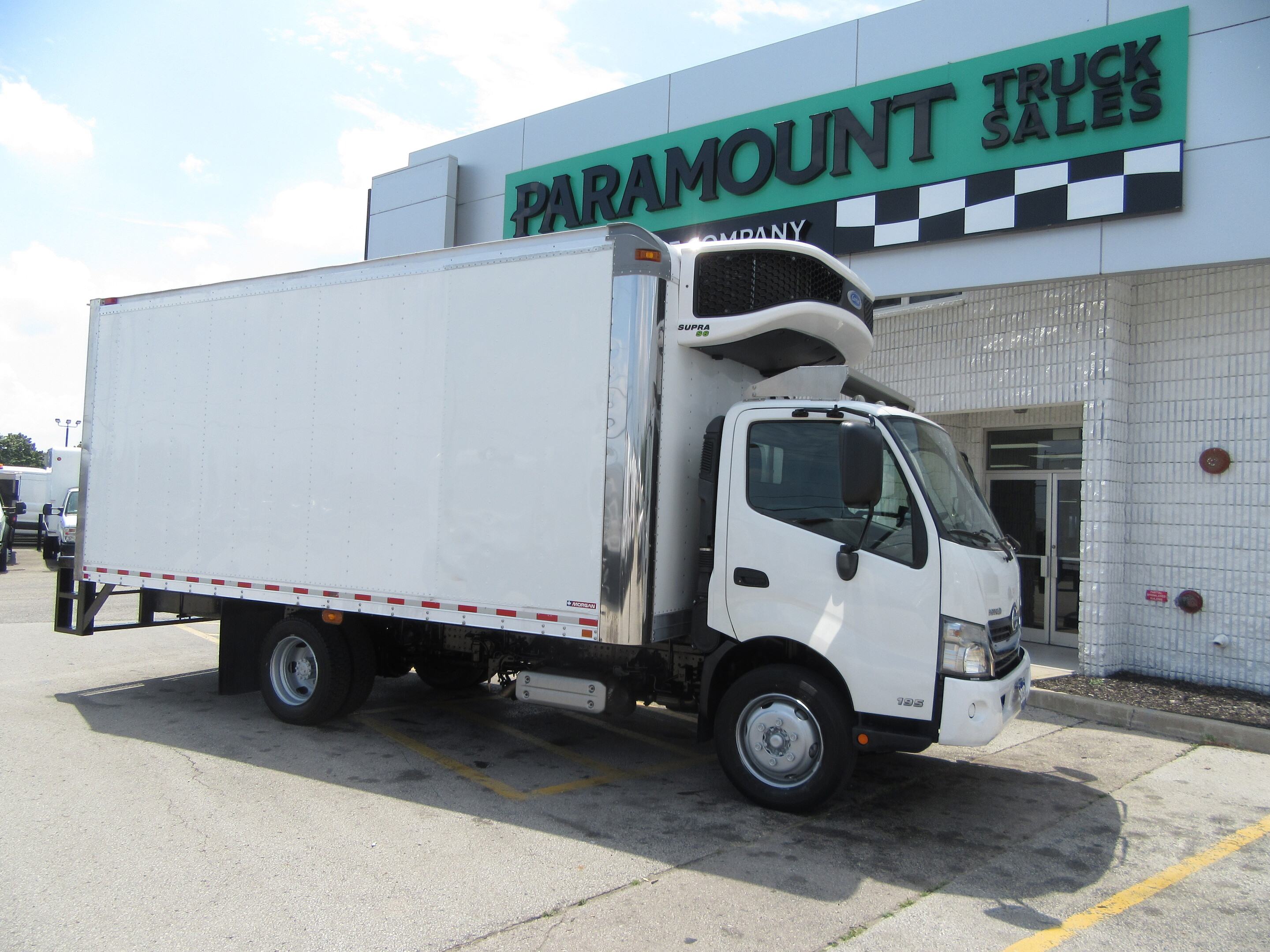 2020 Hino 195 DIESEL 18FT BOX WITH SELF CONTAINED REEFER SYSTEM 