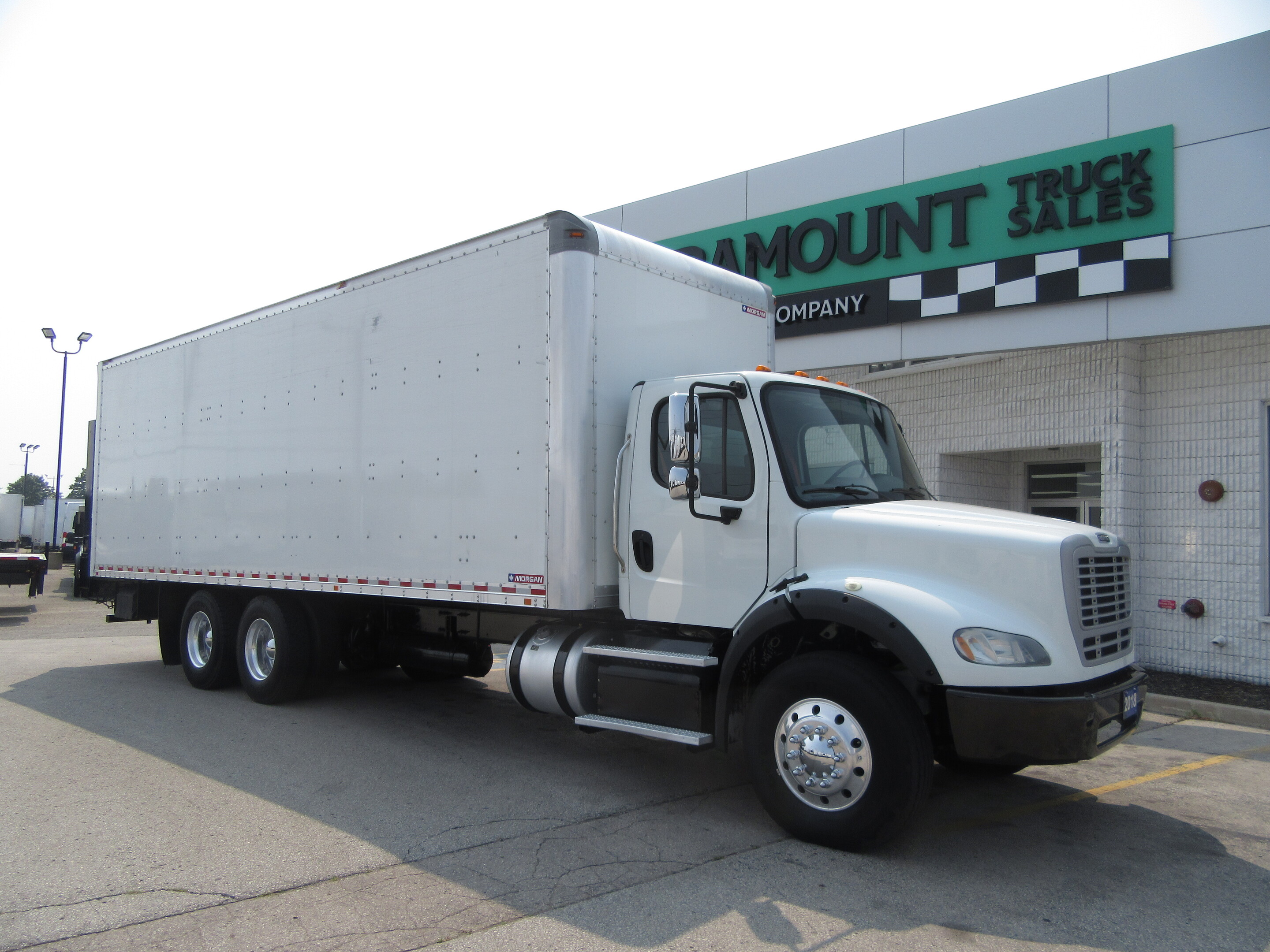 2018 Freightliner M2 - 112 28 FT TANDEM AXLE HIGH & WIDE BOX / RAILGATE LIFT