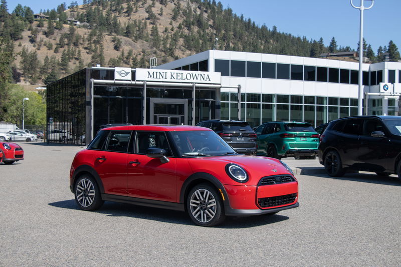 2025 MINI 5 Door Cooper C