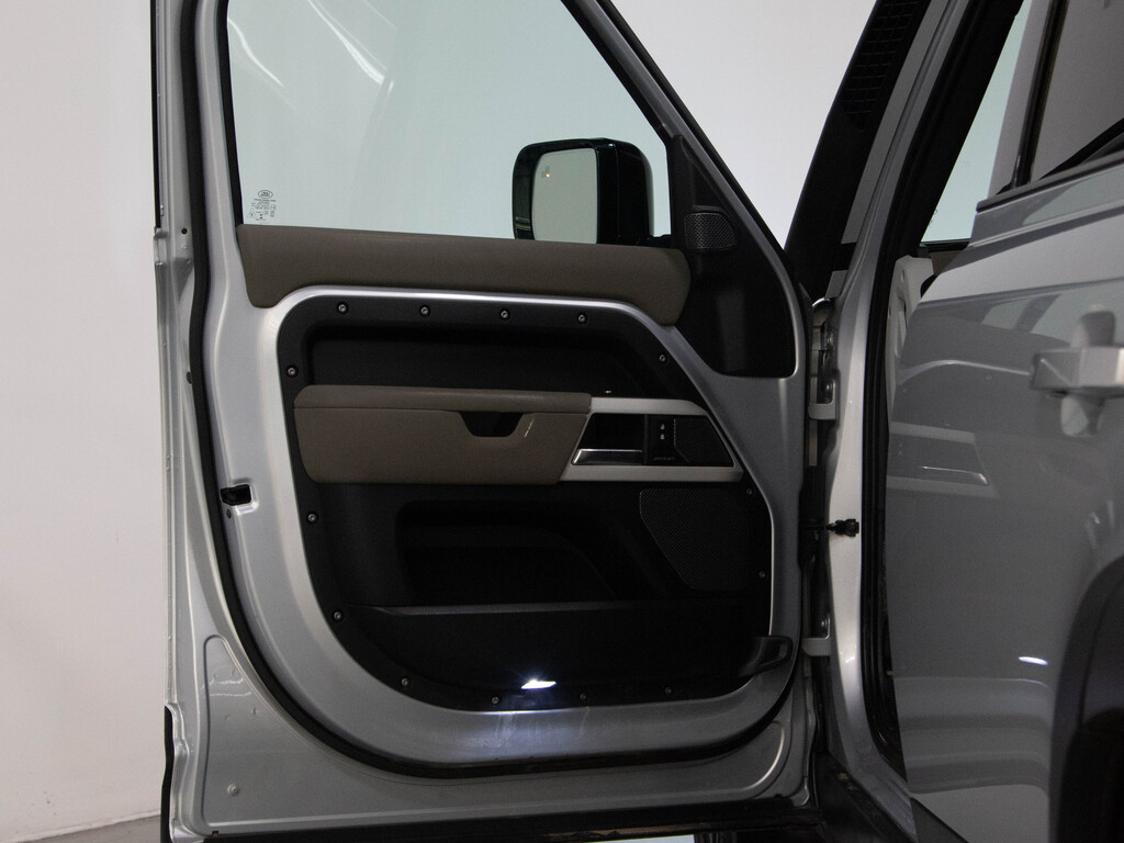 2023 Land Rover Defender 110 S, Toronto, Cash