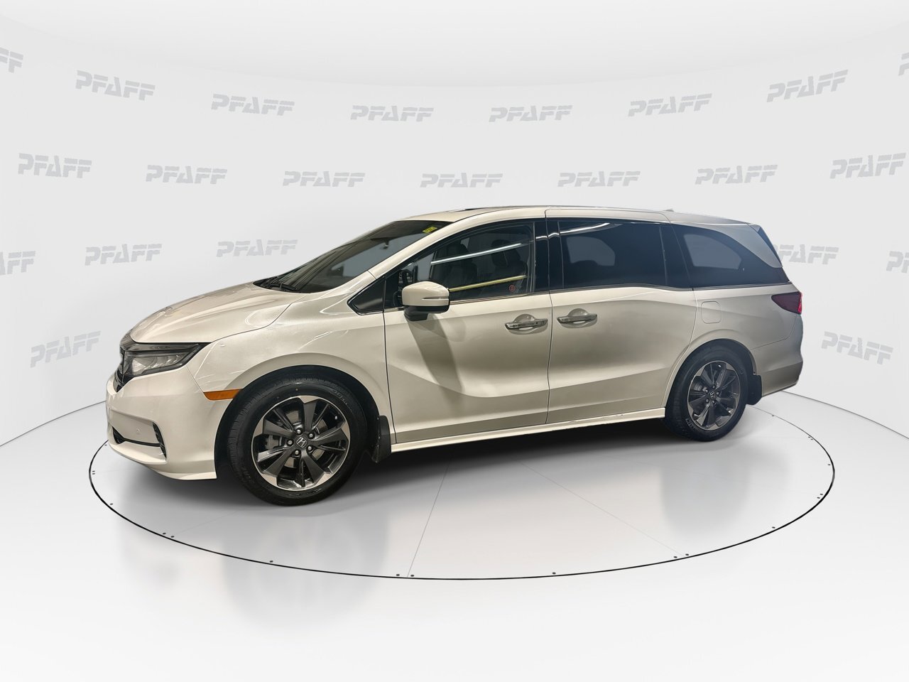 2022 Honda Odyssey 1-Owner | Clean Carfax |Navigation |Back-Up Camera