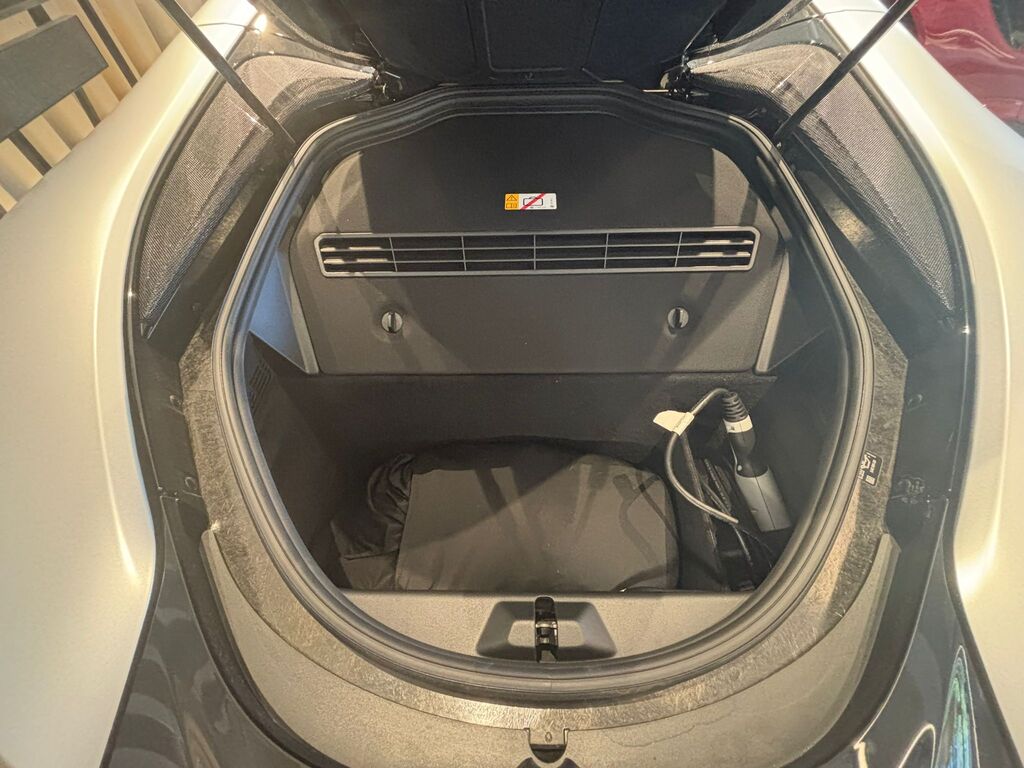 2019 BMW i8 Excellent condition!!! Rare find, accident free, Vancouver, Cash
