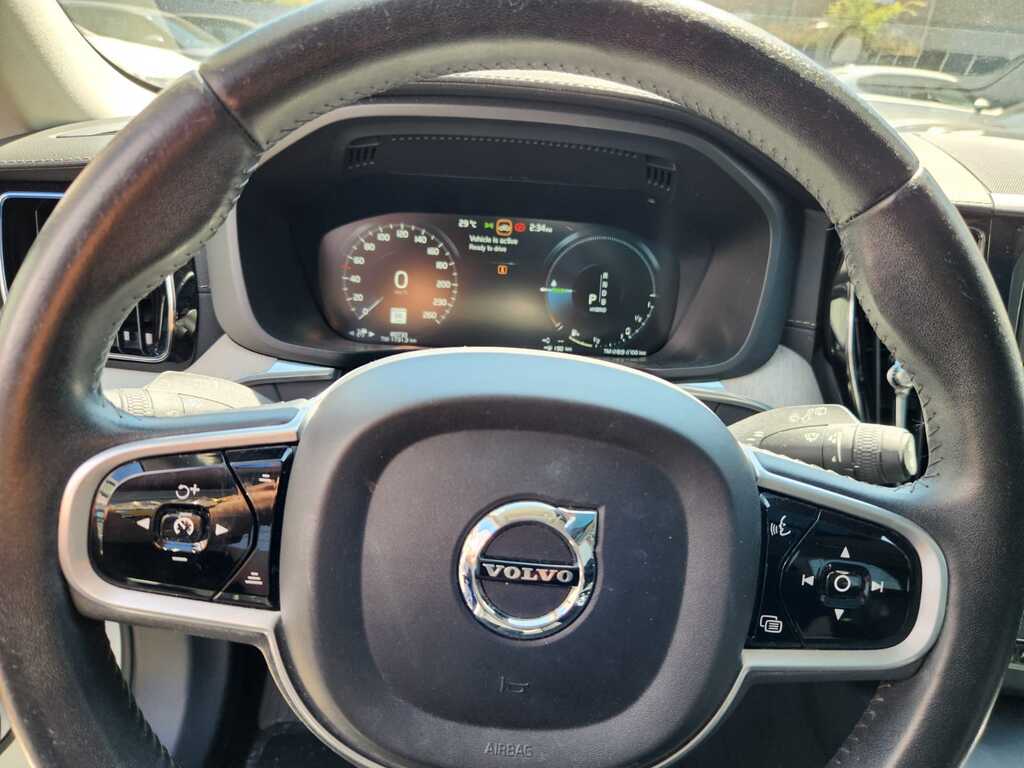 2019 Volvo XC60 Hybrid T8 Inscription, Vancouver, Cash