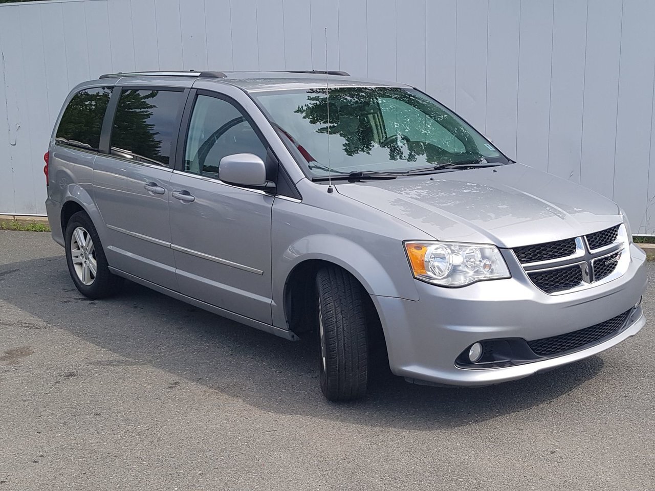 2016 Dodge Grand Caravan Crew Plus | Leather | HtdSeats | Cam | USB | XM Cl