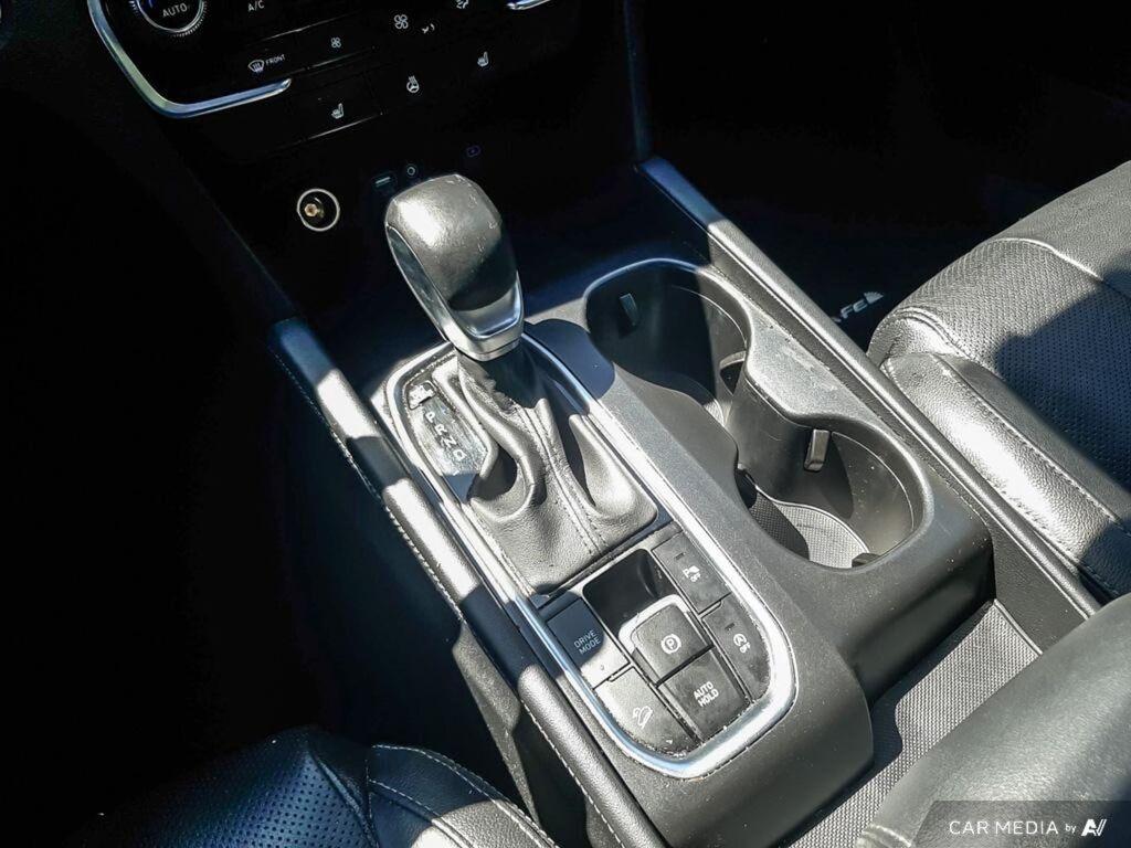 2020 Hyundai Santa Fe Preferred AWD with Sun and Leather Package, Vancouver, Cash