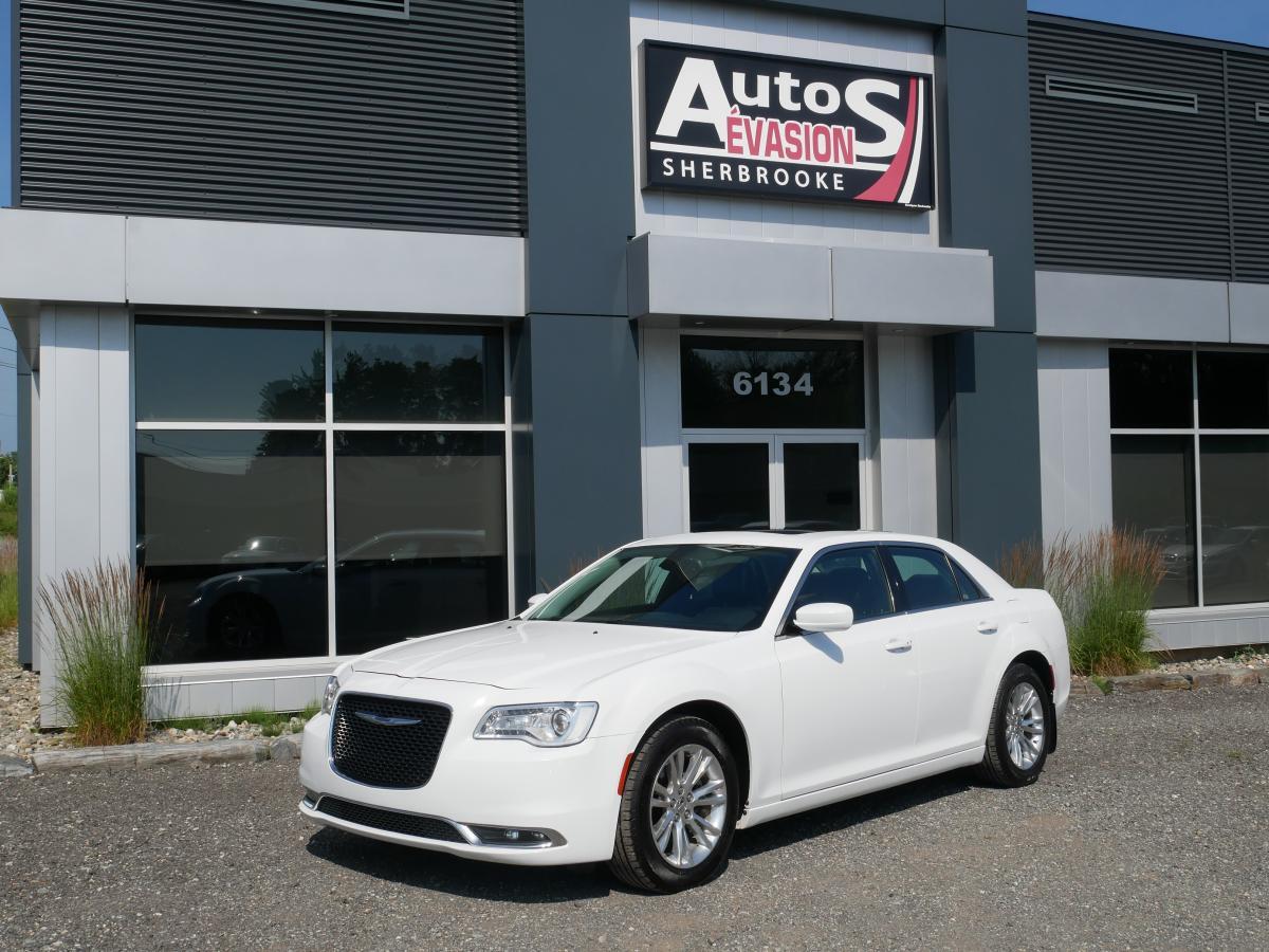 2016 Chrysler 300 4dr Sdn Touring RWD