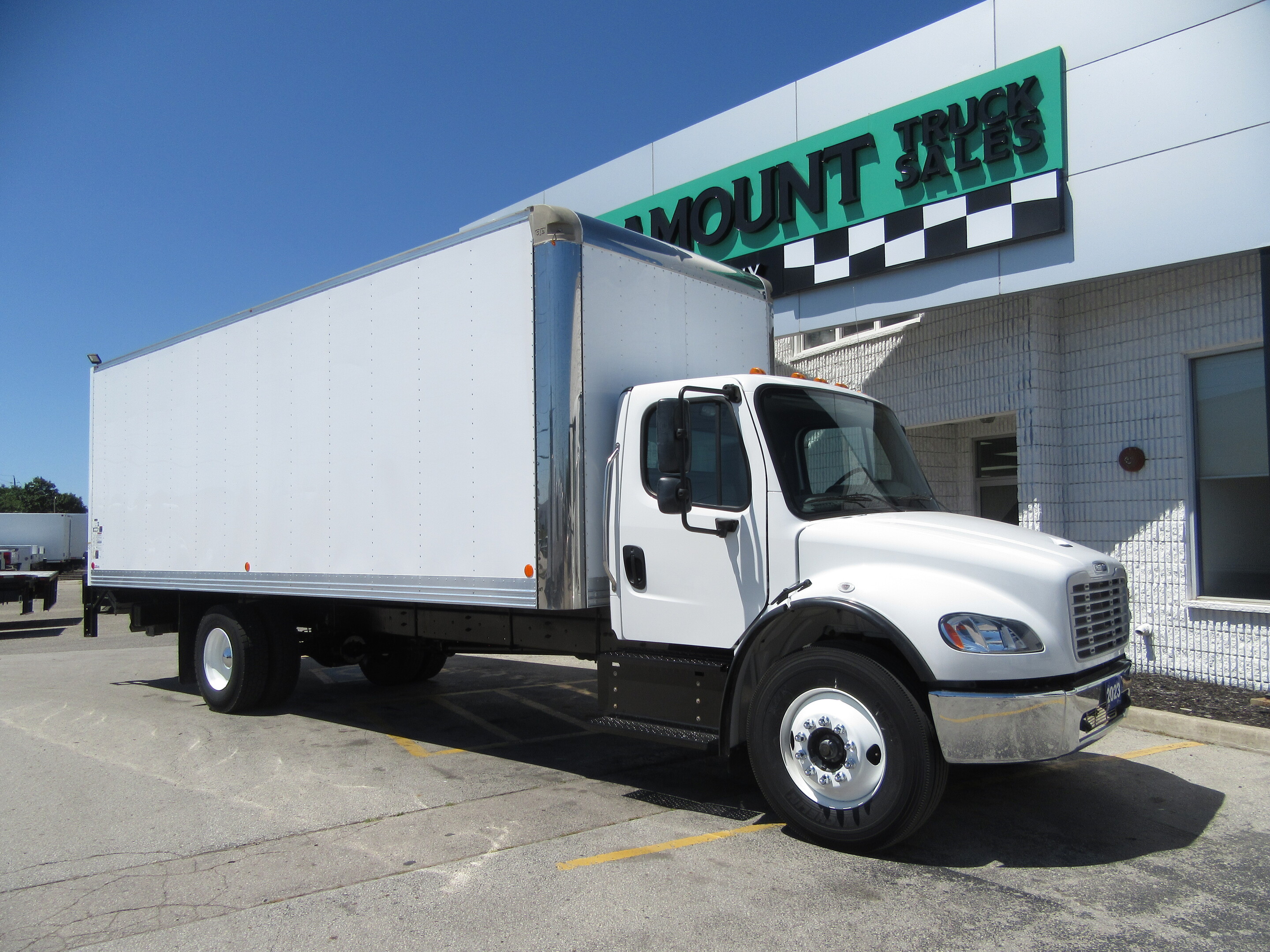 2023 Freightliner M2106 26FT ALUMINUM BOX POWER LIFT GATE