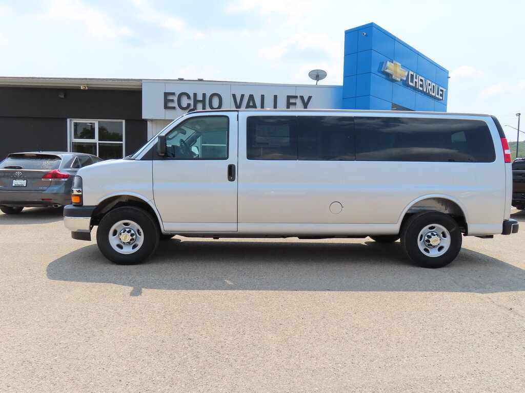 2025 Chevrolet Express Passenger LT 4.3L 15 Passenger RWD