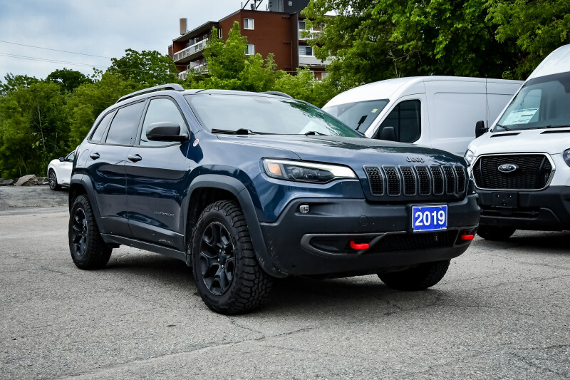 2019 Jeep Cherokee Trailhawk  • SUNROOF • POWER SEAT • REAR CAM 