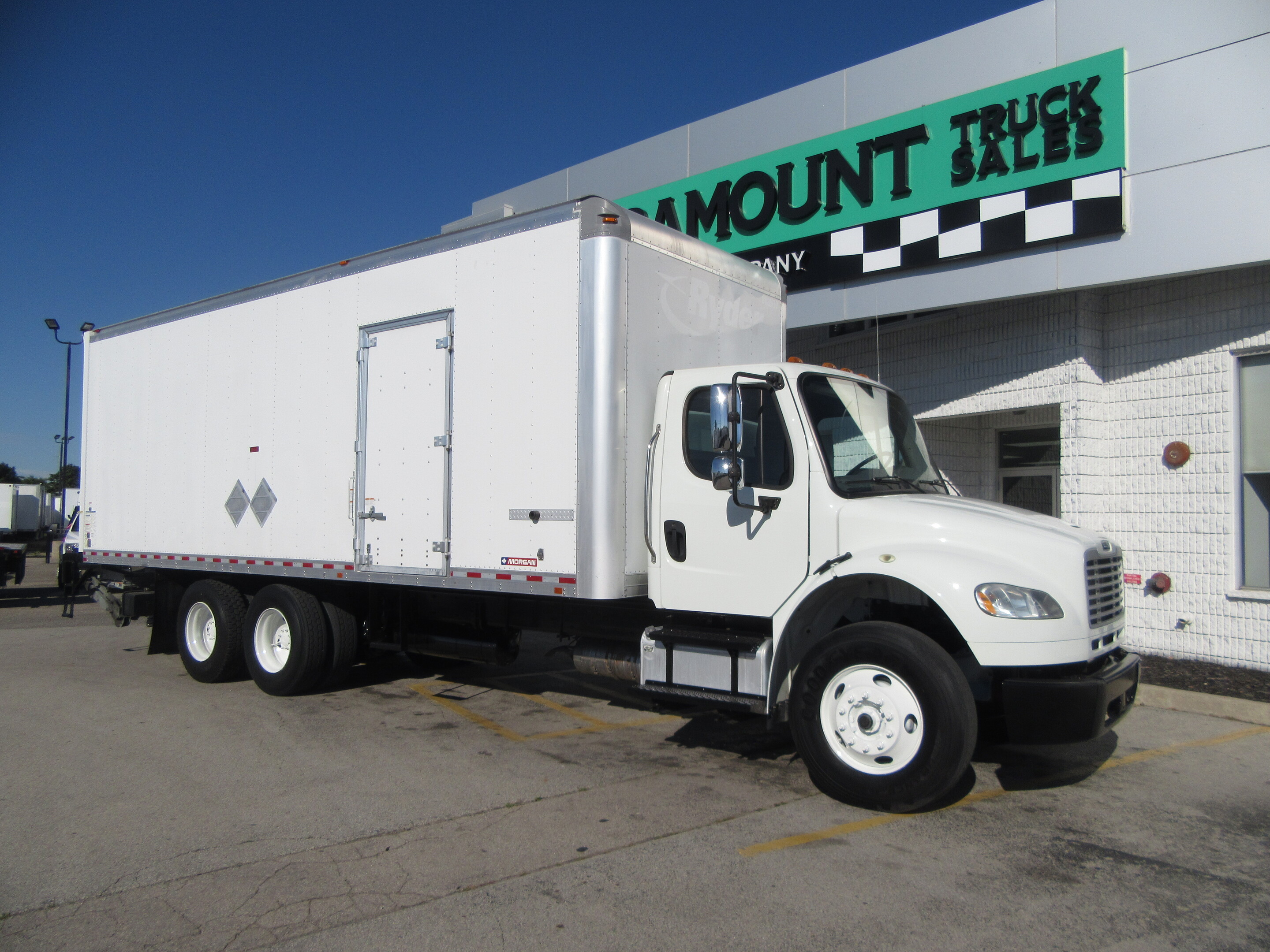 2018 Freightliner M2106 26FT ALUMINUM BOX POWER LIFT GATE & RAMP