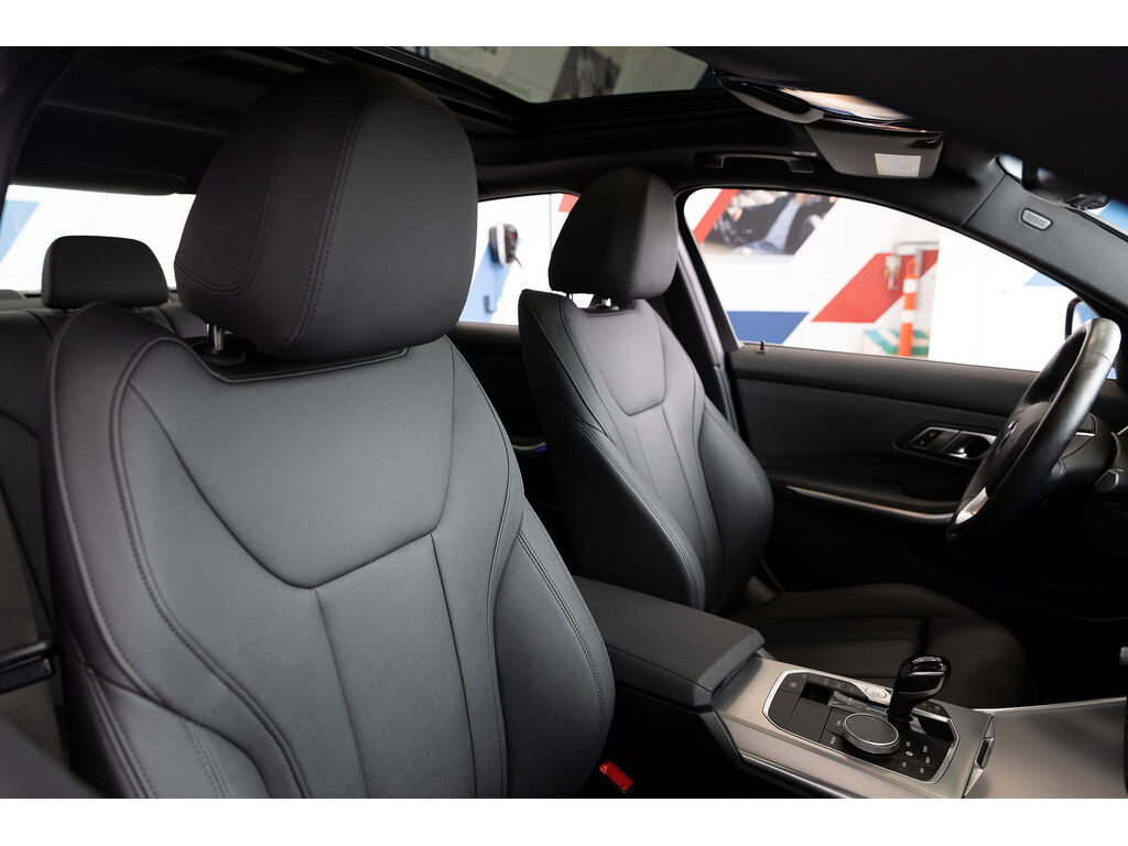 2021 BMW 330e xDrive, Vancouver, Cash