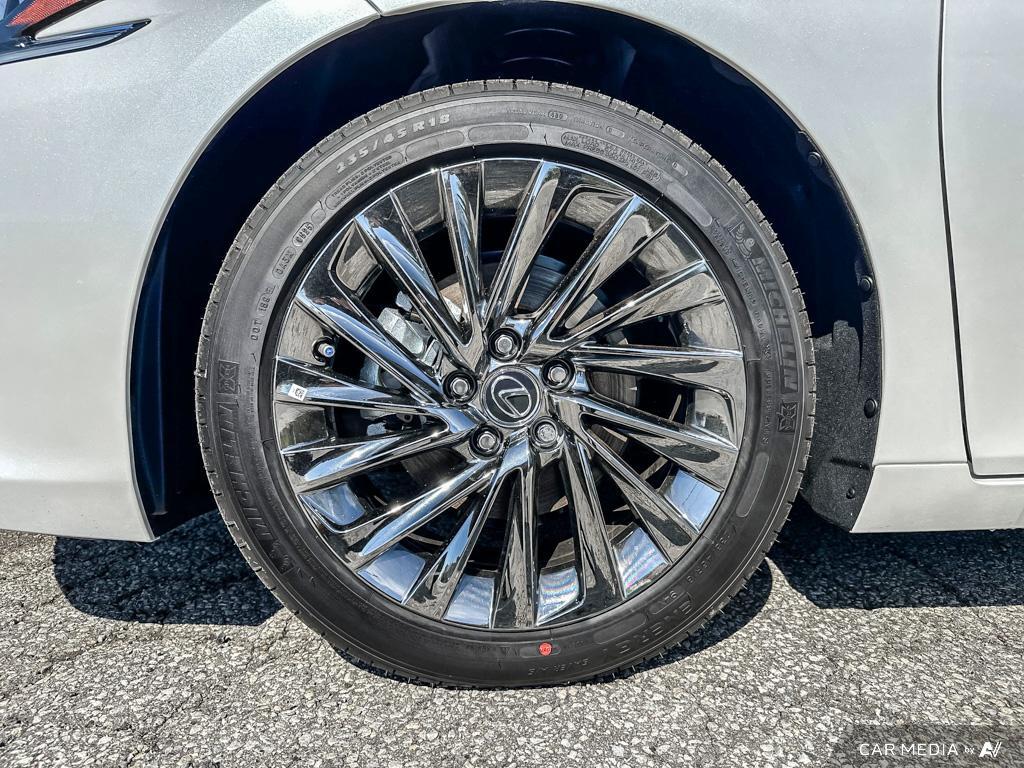 2025 Lexus ES in Toronto | Lexus On The Park - 58AB21B18SU015425