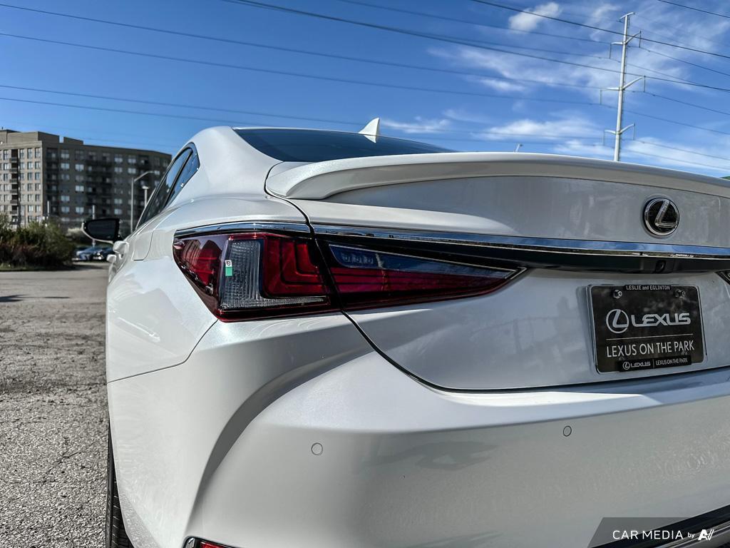 2025 Lexus ES in Toronto | Lexus On The Park - 58AB21B18SU015425