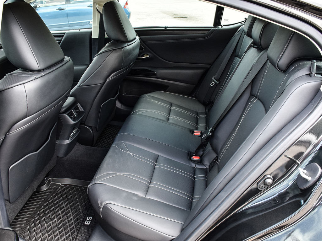 2025 Lexus ES 300h ES 300h, Toronto, Cash