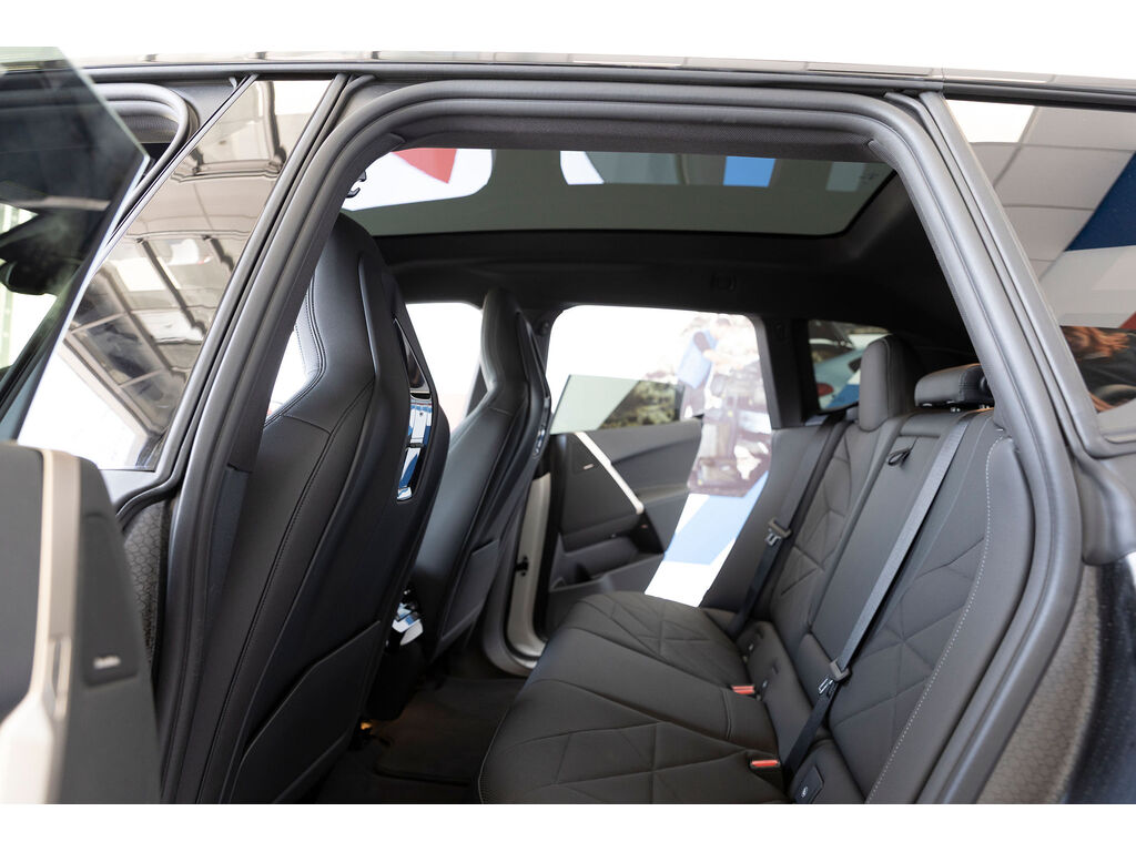 2025 BMW iX xDrive40, 温哥华, 全款车