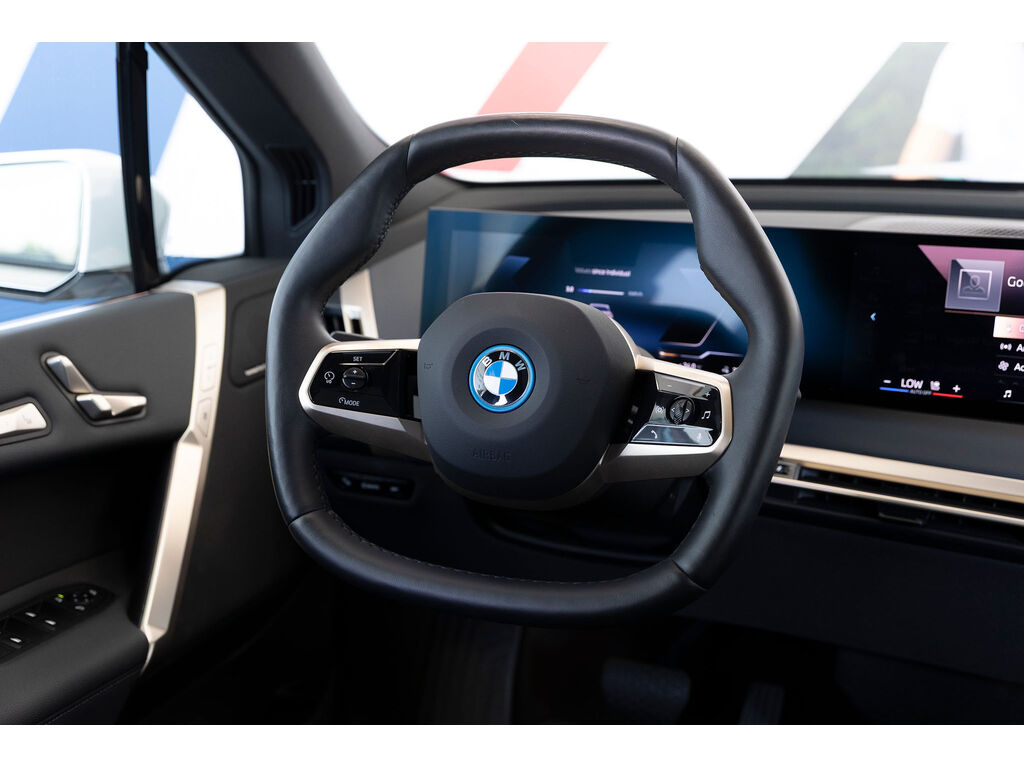 2025 BMW iX xDrive40, 温哥华, 全款车