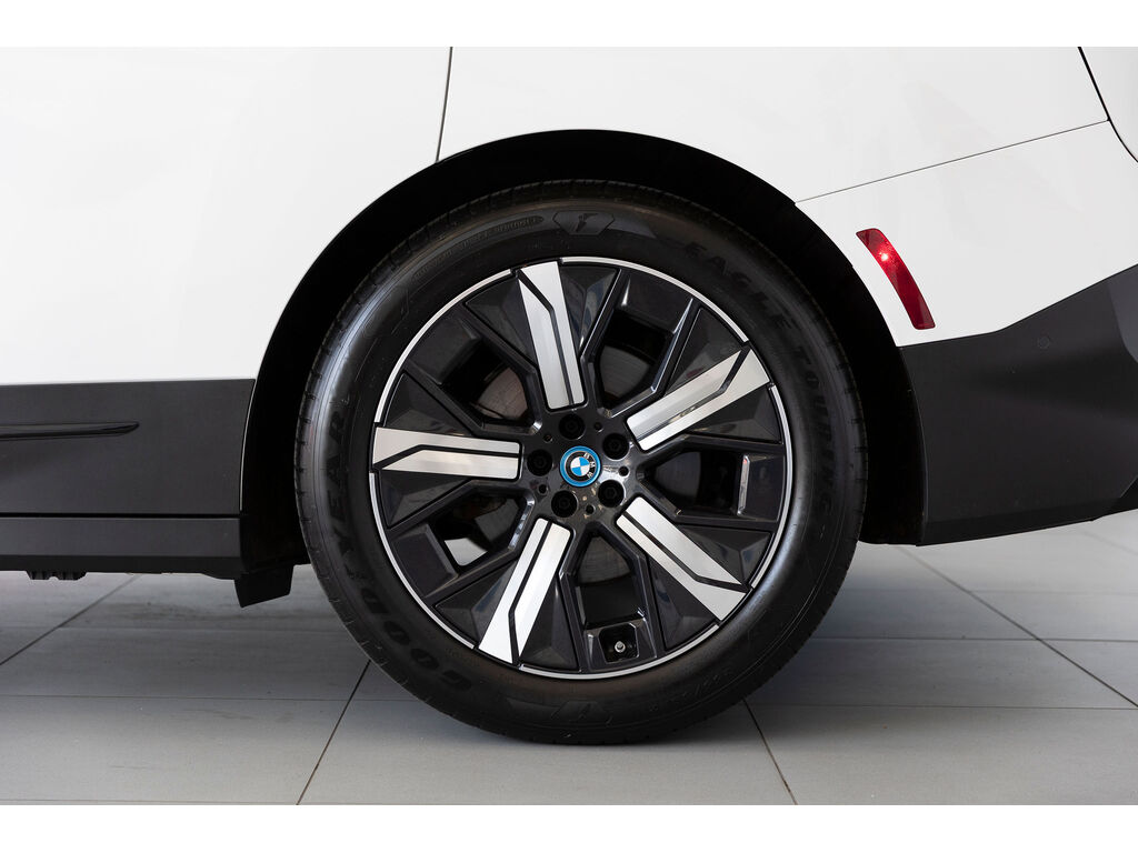 2025 BMW iX xDrive40, 温哥华, 全款车