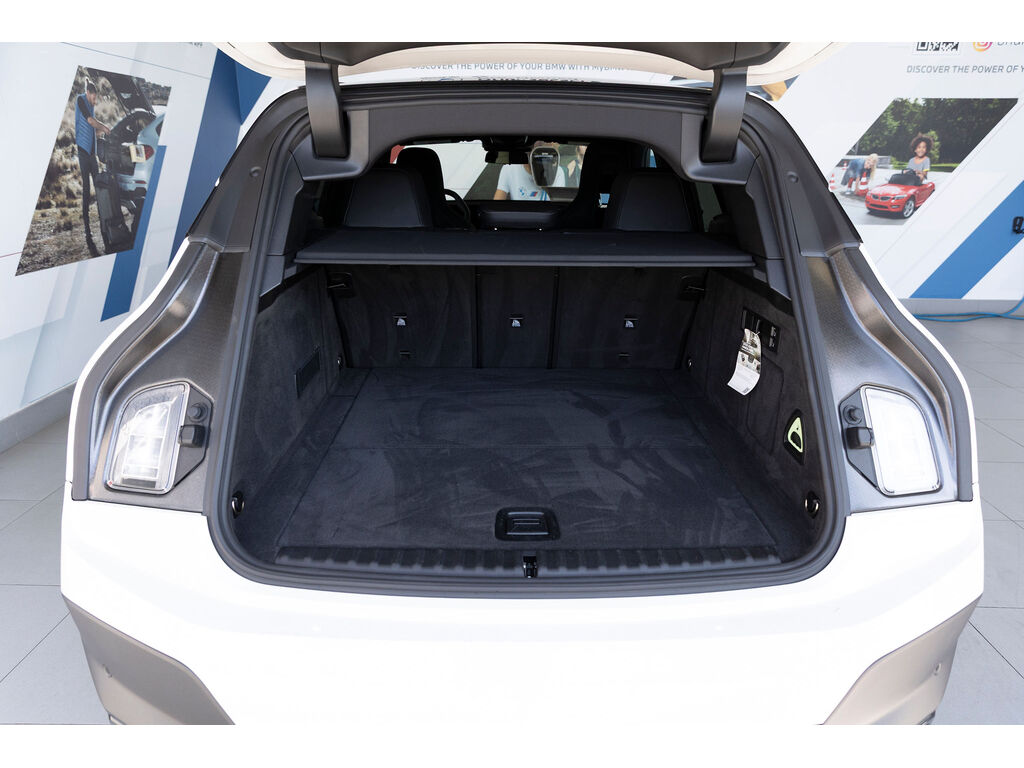2025 BMW iX xDrive40, 温哥华, 全款车