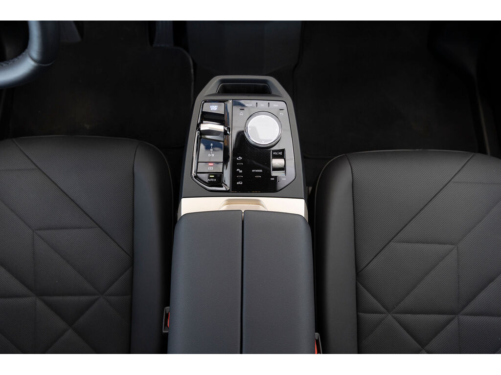 2025 BMW iX xDrive40, 温哥华, 全款车