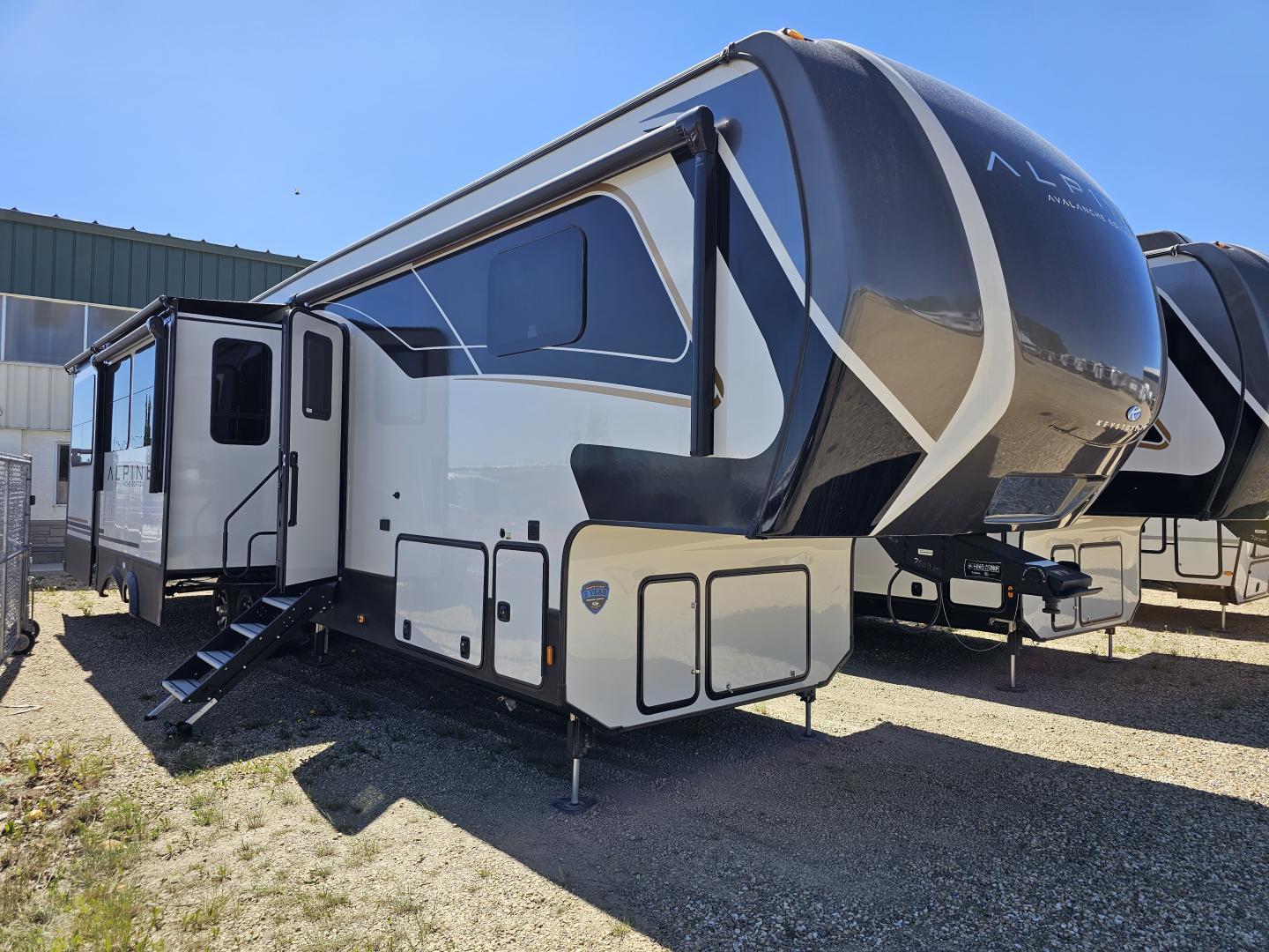 2025 Keystone RV Avalanche 321 RL