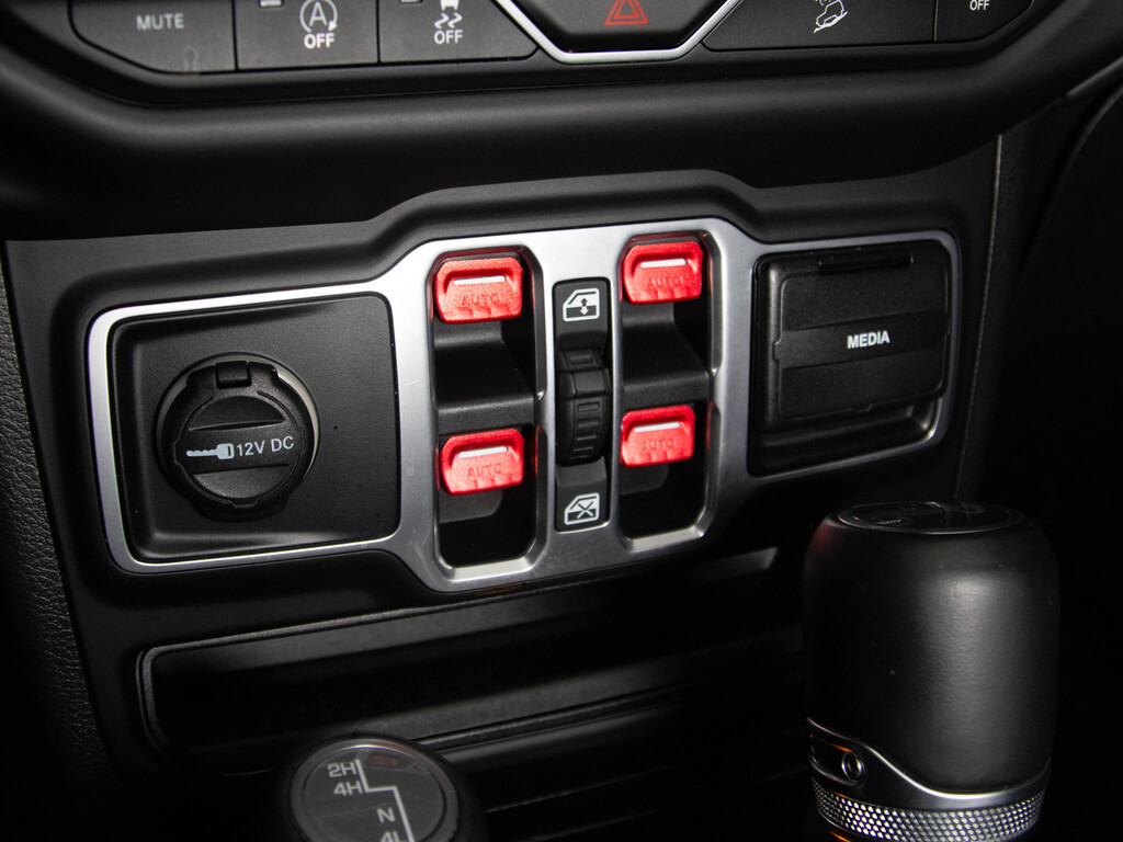 2018 Jeep Wrangler Unlimited Sahara, Toronto, Cash
