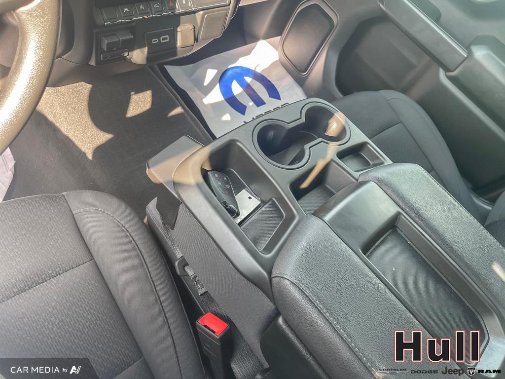 2023 GMC Sierra 1500 4WD Crew Cab 147  Pro v8, 多伦多, 全款车