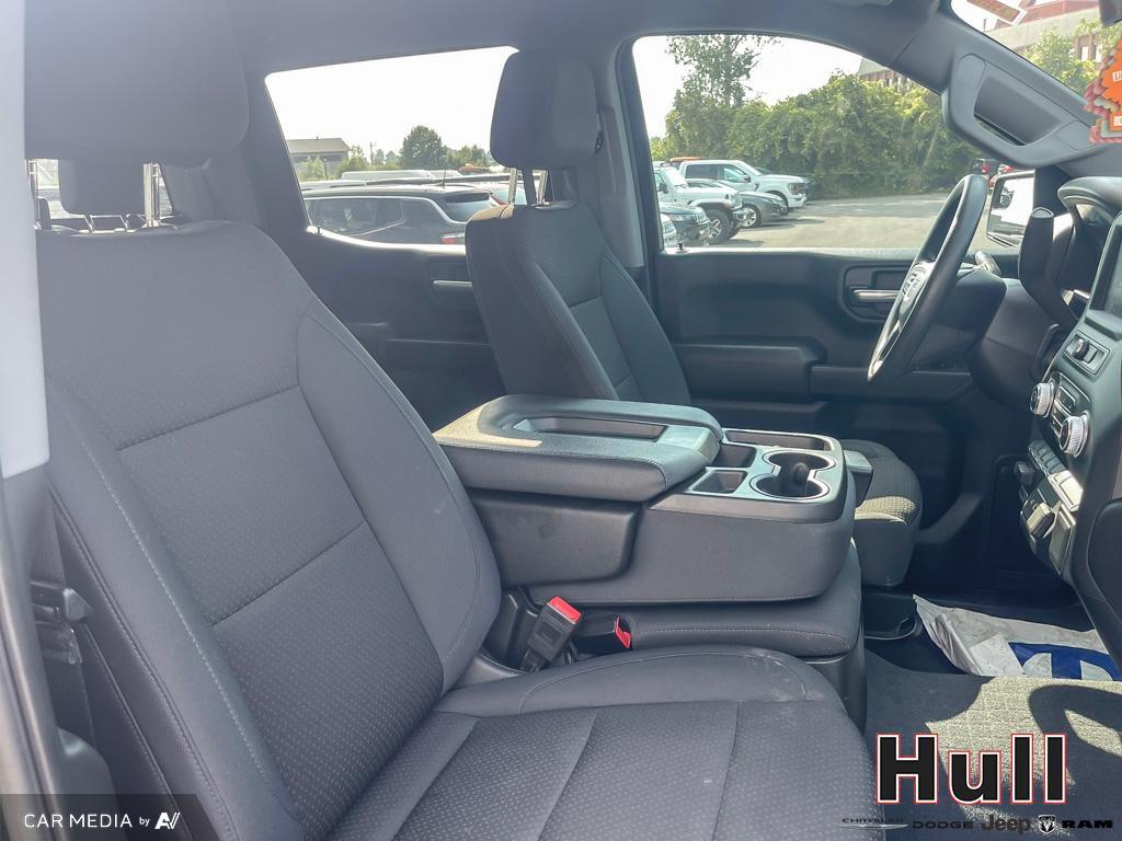 2023 GMC Sierra 1500 4WD Crew Cab 147  Pro v8, 多伦多, 全款车