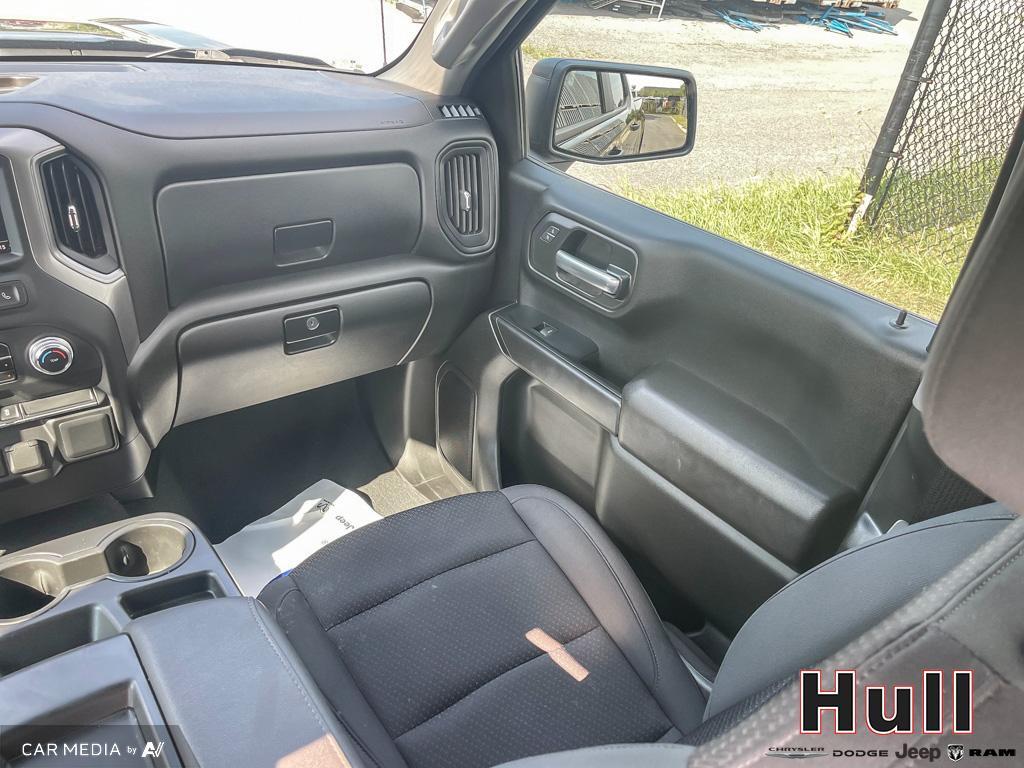 2023 GMC Sierra 1500 4WD Crew Cab 147  Pro v8, 多伦多, 全款车