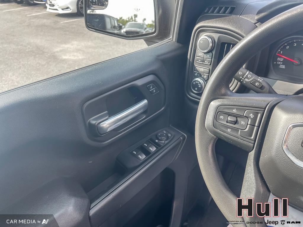 2023 GMC Sierra 1500 4WD Crew Cab 147  Pro v8, 多伦多, 全款车