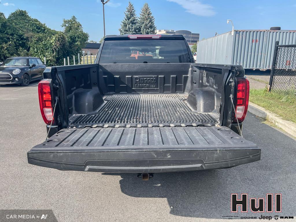 2023 GMC Sierra 1500 4WD Crew Cab 147  Pro v8, 多伦多, 全款车