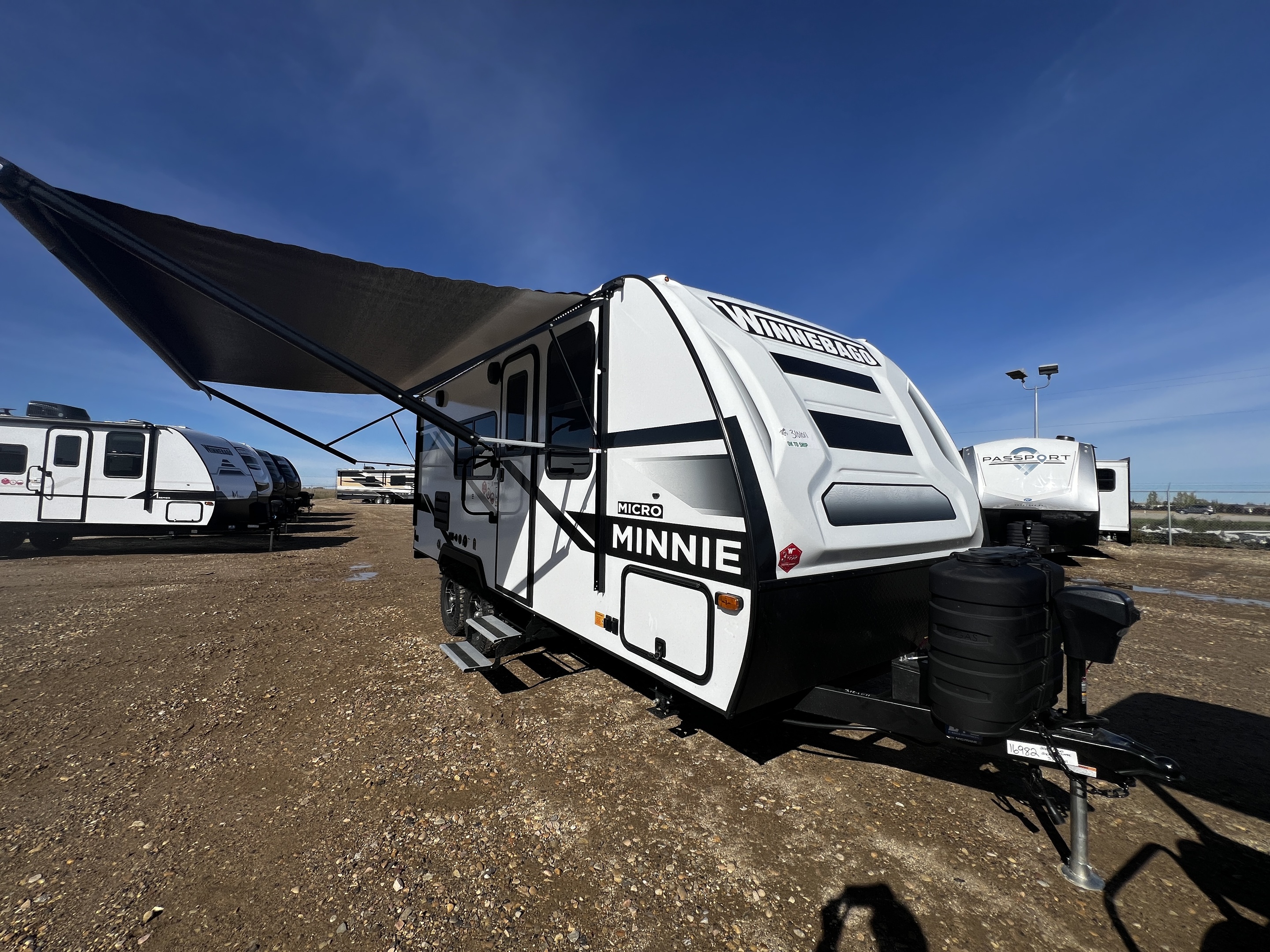 2025 Winnebago Micro Minnie 2108 DS