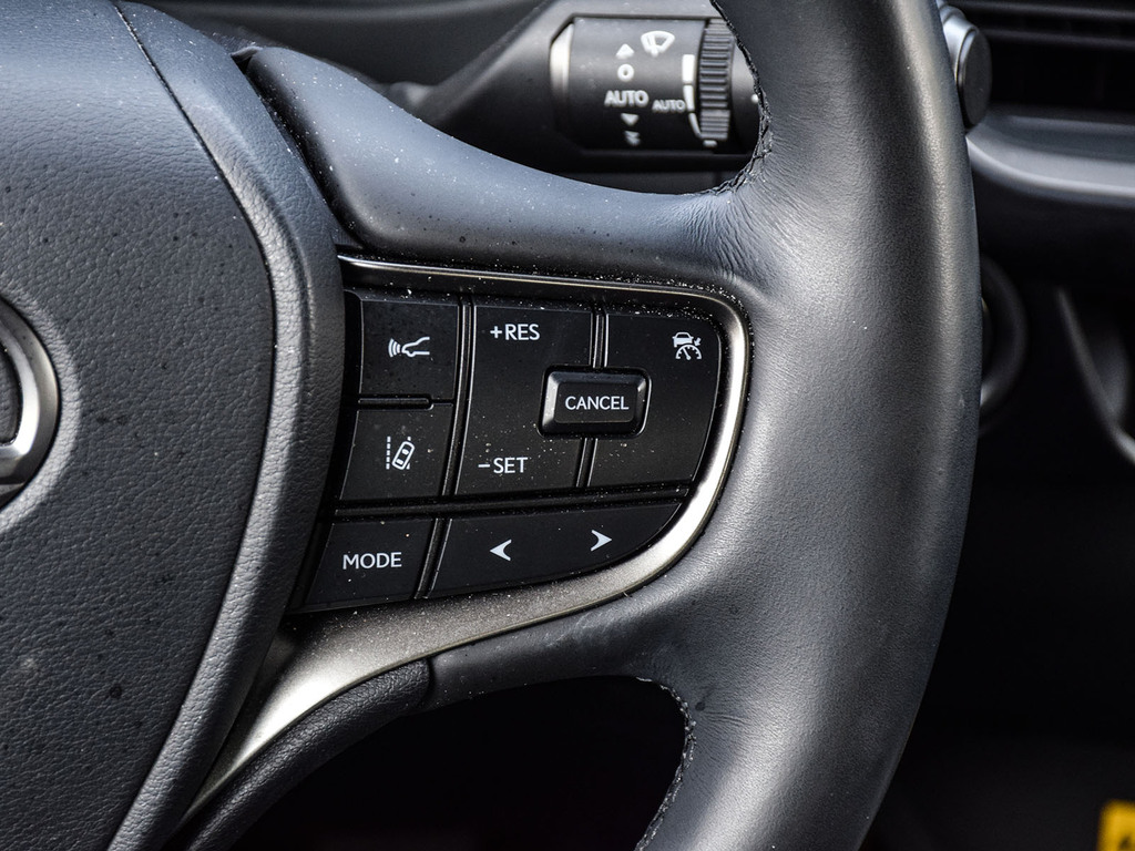 2024 Lexus UX 250h UX 250h, Toronto, Cash