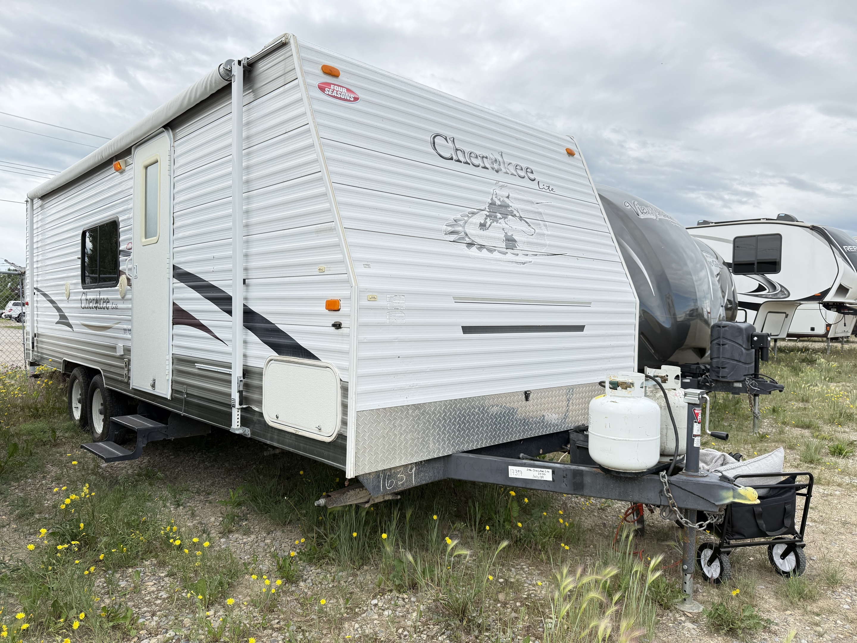 2006 Forest River CHEROKEE LT. 25DD