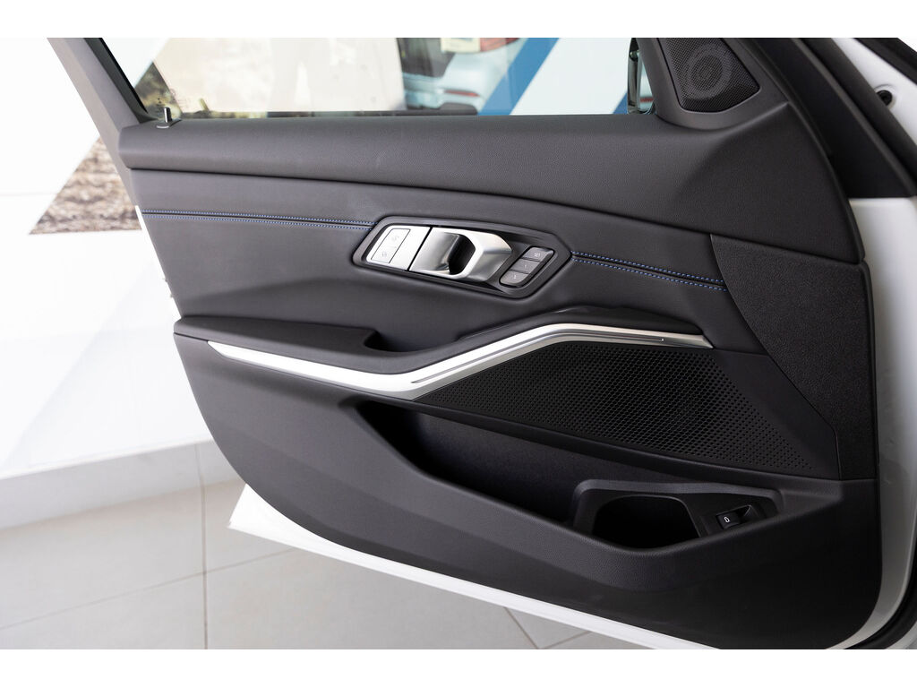 2021 BMW 330i xDrive, Vancouver, Cash