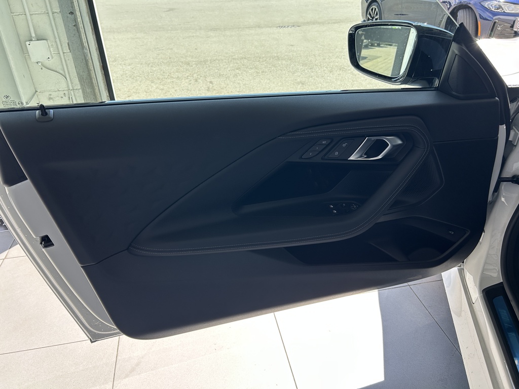2025 BMW 230i xDrive, 温哥华, 全款车
